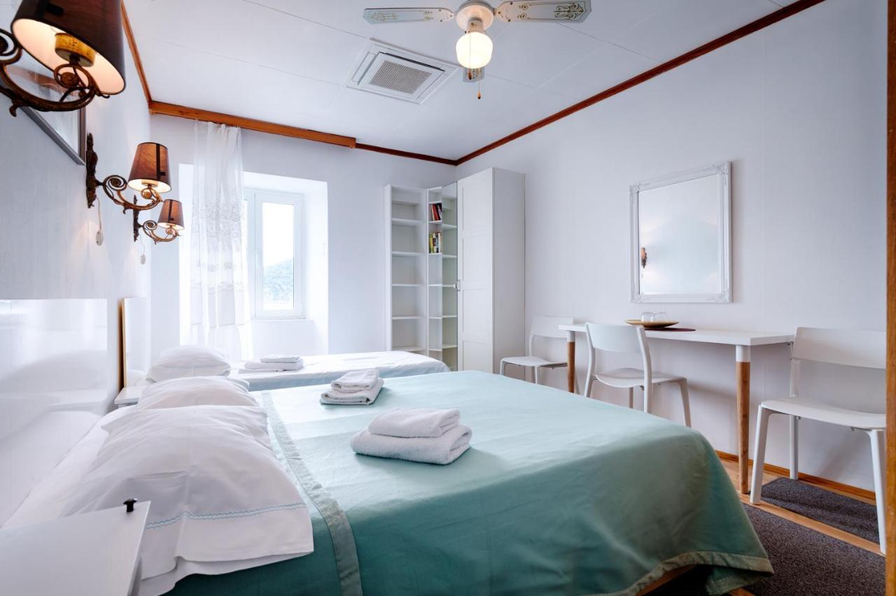 Apartments And Rooms By The Sea Komiza, Vis - 2431 ภายนอก รูปภาพ